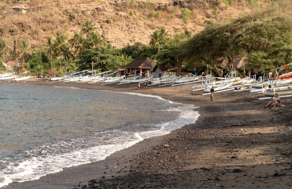 Jemeluk Beach