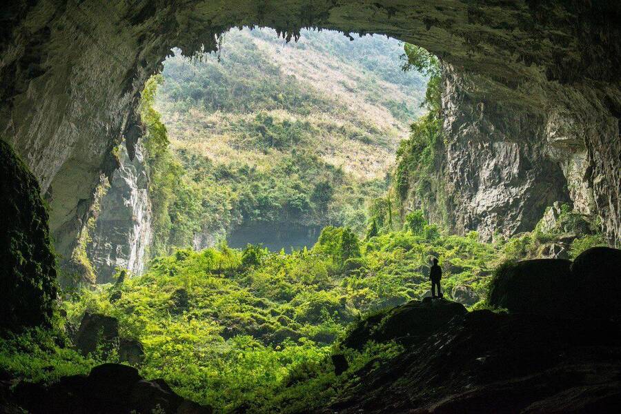 Do lines in Son Doong Cave