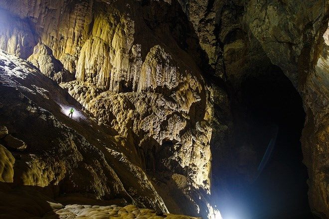 Great wall of vietnam, The World's Largest Cave in Vietnam: Son Doong